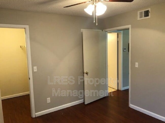 Building Photo - 465 Forestway Cir