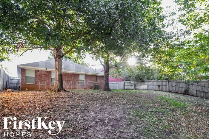 Building Photo - 7956 Clear Brook Cir