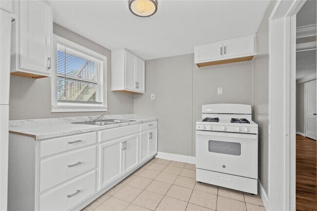 Building Photo - 4020 Avenue O 1/2