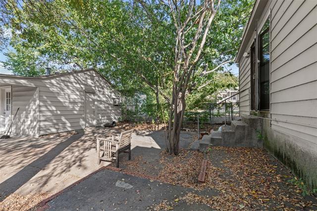 Building Photo - 2117 W Lotus Ave