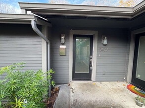 Building Photo - Beautiful 2-bedroom in SE Portland Sunnyside Neighborhood, Near Laurelhurst Park