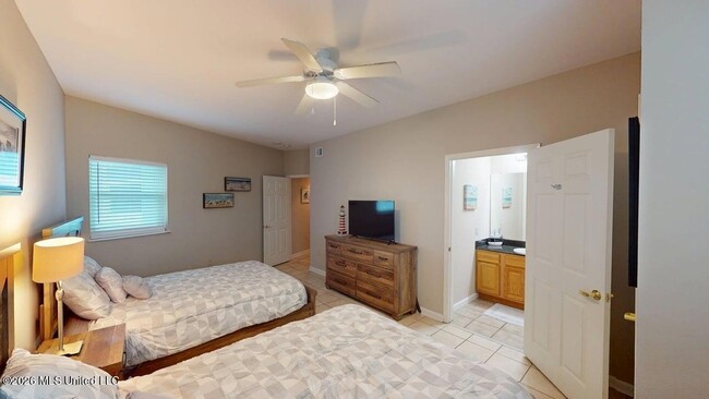Building Photo - 2230 Beach Dr