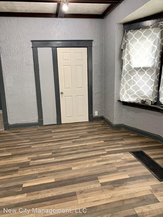 Building Photo - 4 br, 2 bath House - 3331 South Benton Avenue