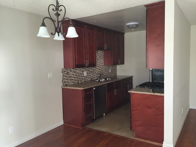 Building Photo - 519 N Hayworth Ave