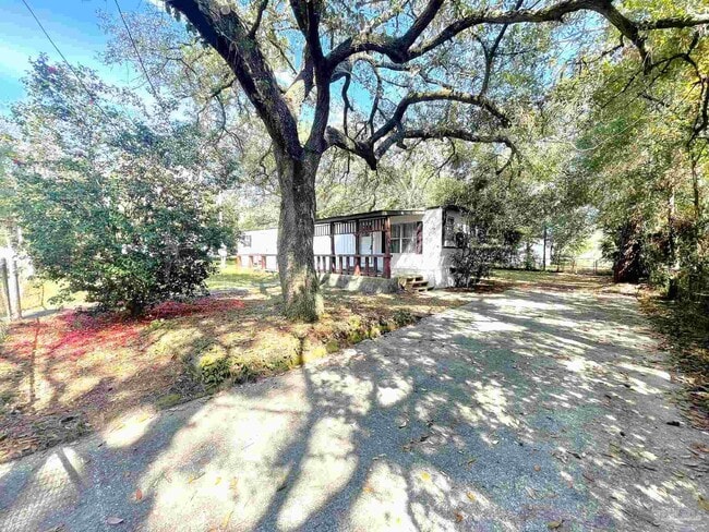 Building Photo - 1826 Bainbridge Ave