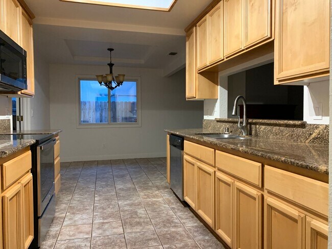 Building Photo - GRANITE BAY ~ HOME FOR RENT!