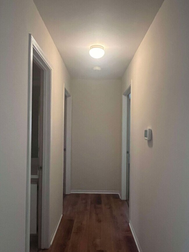 Building Photo - Updated and bright two bedroom condo