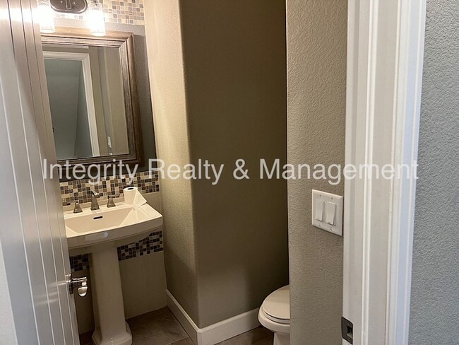 Building Photo - 1612 Castle Creek Cir