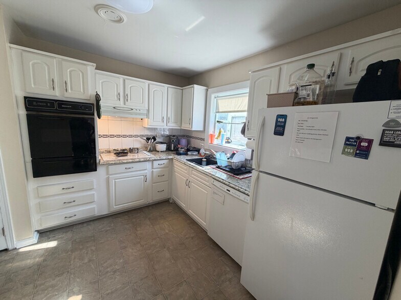 Building Photo - 121 Oregon Ave