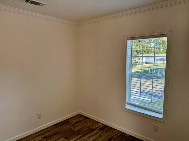 Building Photo - 887 E Colonial Cir