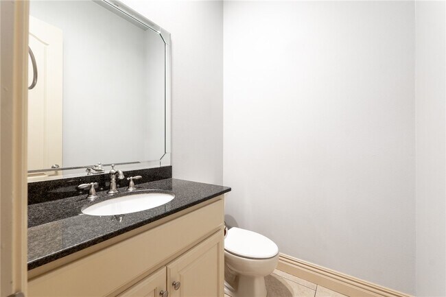 Building Photo - 5106 S Sloan Cir