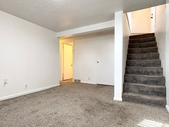 Building Photo - 454 F St