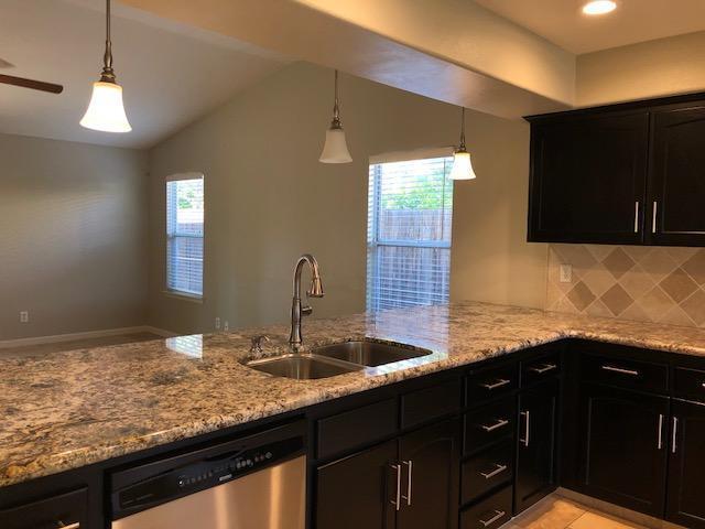 Building Photo - 524 W Russell Ave