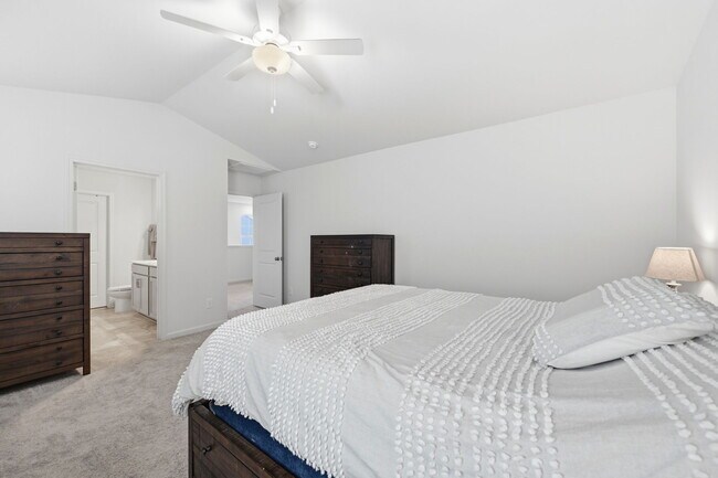Building Photo - 305 Ruby Baird Dr