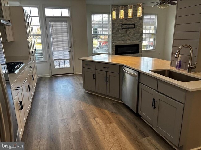 Building Photo - 2919 Lomond Pl