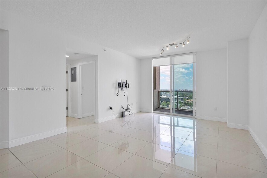 Building Photo - 1250 S Miami Ave
