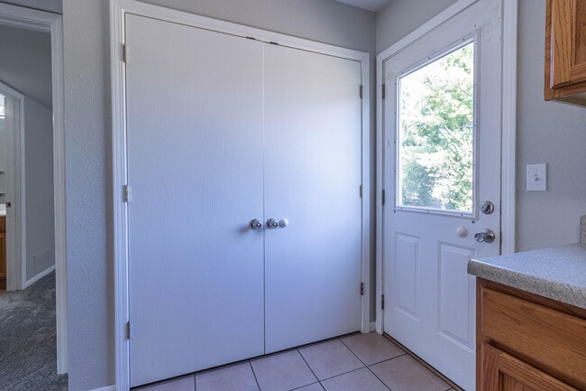 Building Photo - 1507 Raleigh Dr
