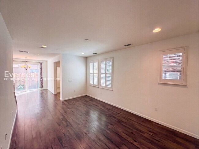 Building Photo - 3206 Vittoria Loop