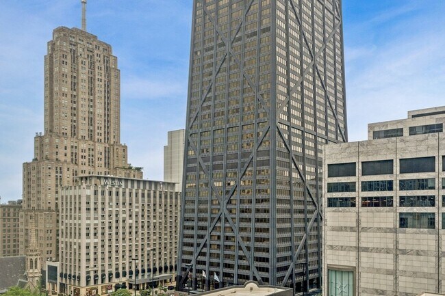 Building Photo - 111 E Chestnut St