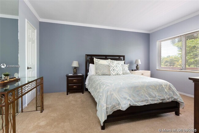 Building Photo - 111 Isle of Venice Dr