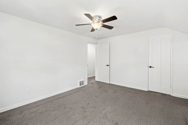 Building Photo - AVAILABLE OCT 1ST! DON'T MISS THIS RENOVAT...