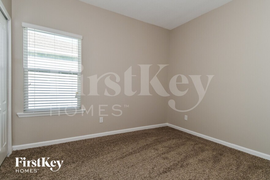 Building Photo - 15803 Douglas Lake Dr
