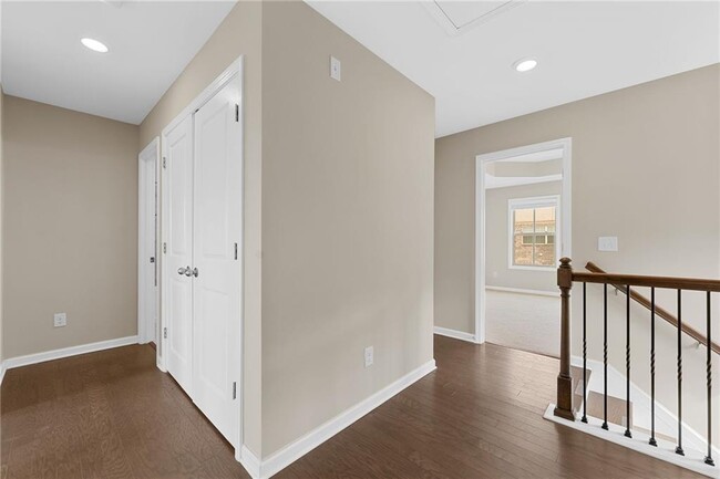 Building Photo - 331 Northaven Ave