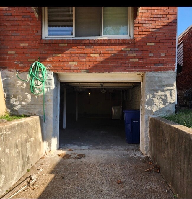 Building Photo - 1677 McLaran Ave