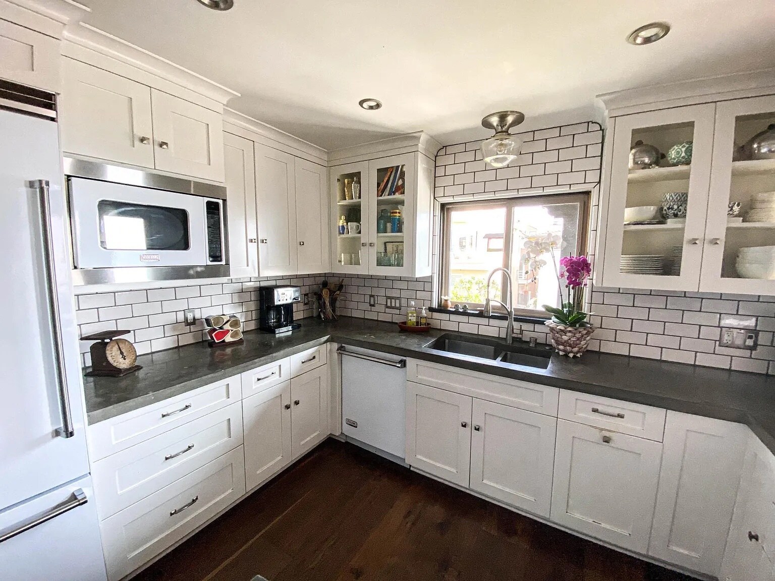 Building Photo - 221 24th St