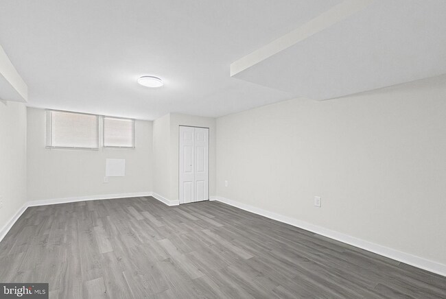 Building Photo - 4 Bedrooms 3 Bathrooms