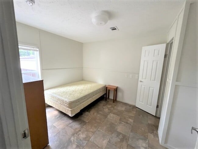 Building Photo - 12108 Diana Dr