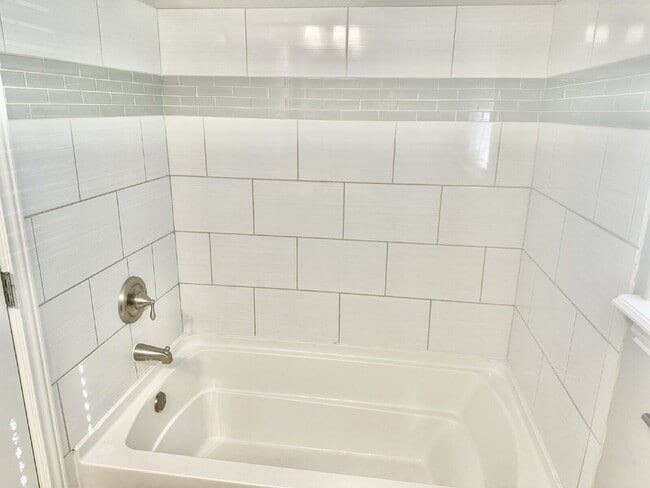 Building Photo - 35 Gore Ln