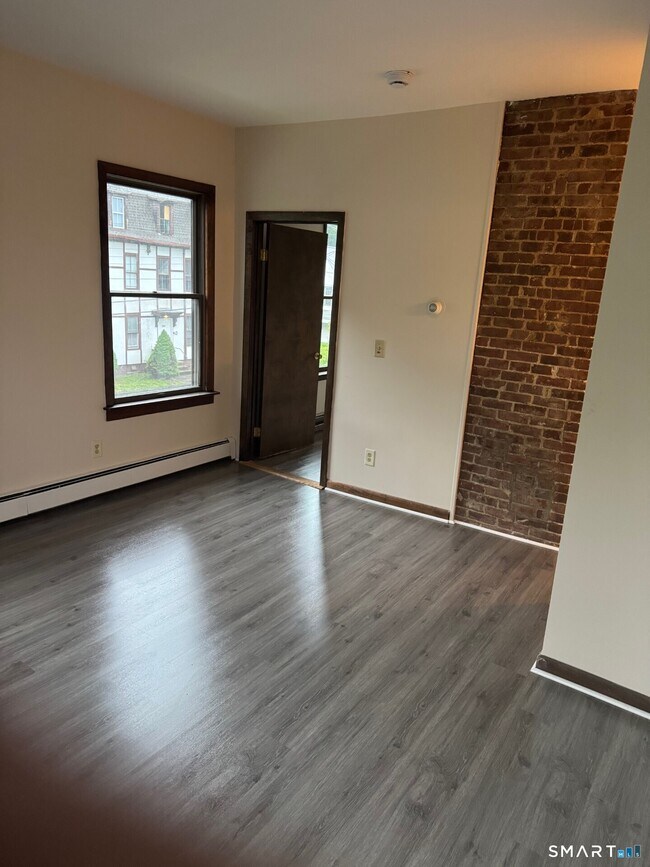 Building Photo - 33 Spaulding St