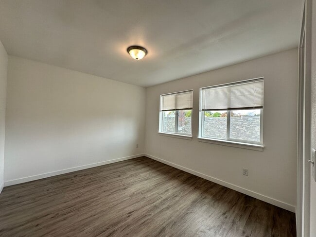 Building Photo - 815 SW 8th St