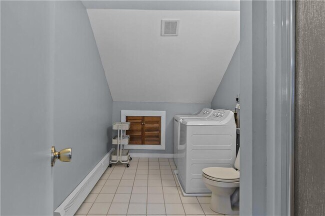 Building Photo - 167 Coggeshall Ave