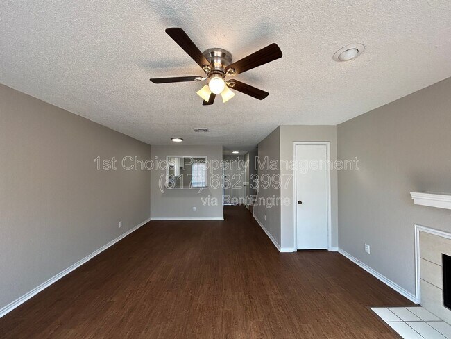 Building Photo - 7425 Kingswood Dr