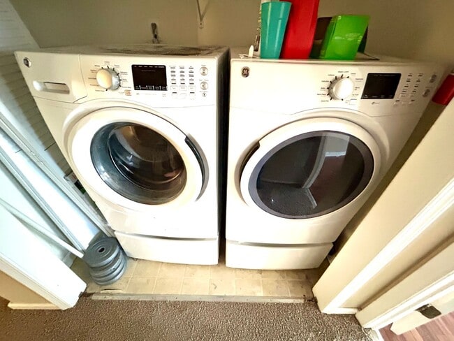 Building Photo - 2627 Hartley St