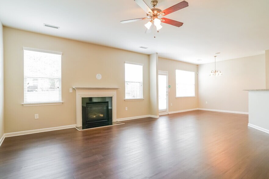 Building Photo - 1335 Lombar St
