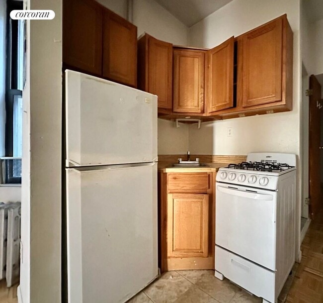 Building Photo - 424 E 66th St
