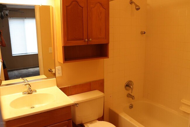 Building Photo - Two Story Townhome