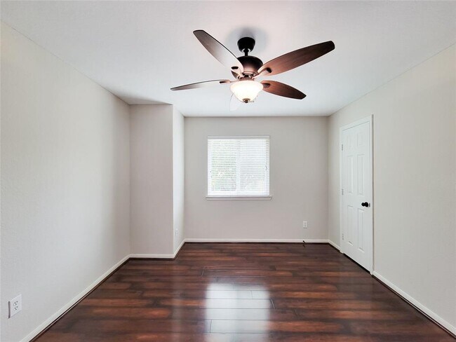 Building Photo - 21123 Amber Crossing Dr