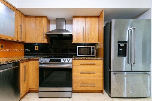 Building Photo - 3500 Mystic Pointe Dr