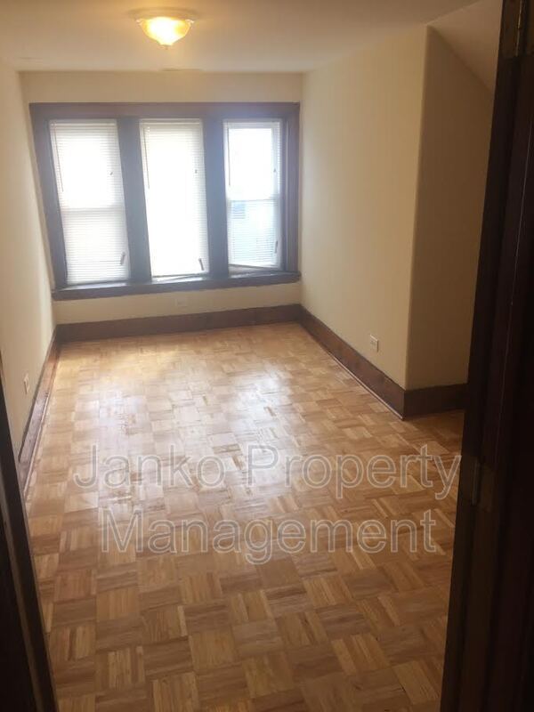 Building Photo - 2855 E 82nd St