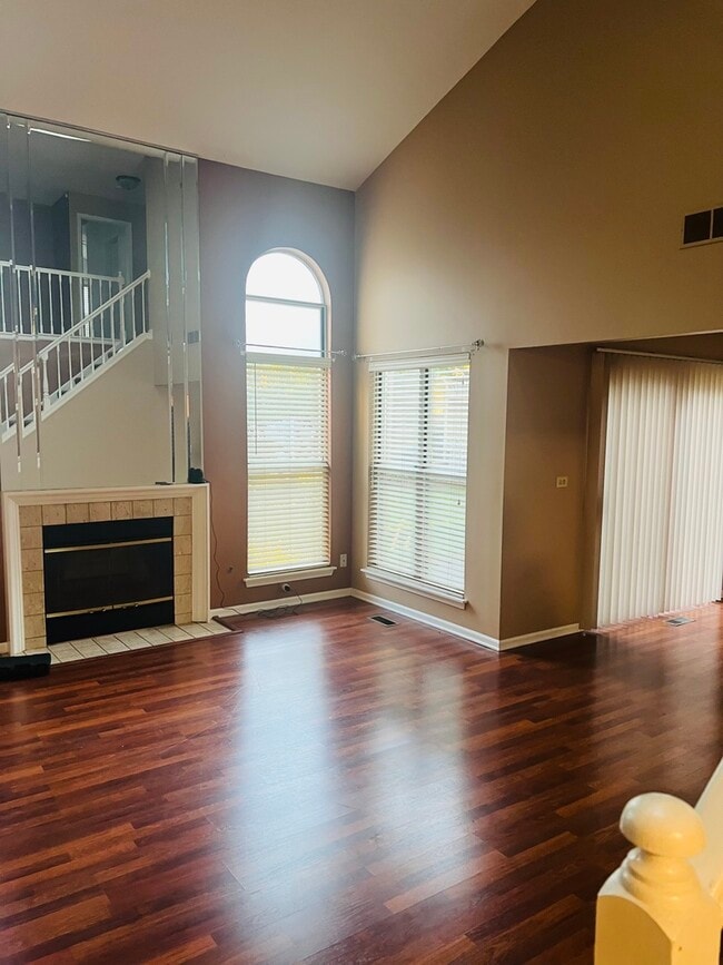 Building Photo - 1042 Ridgefield Cir