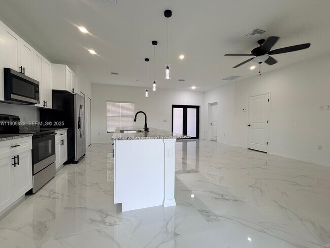 Building Photo - 2706 72nd St W