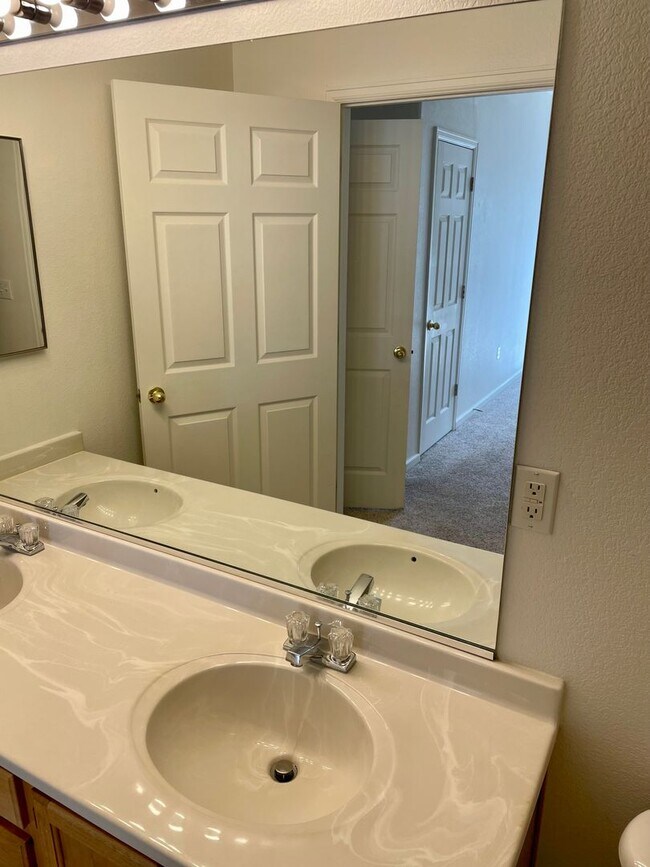 Building Photo - Broomfield Ranch Condo
