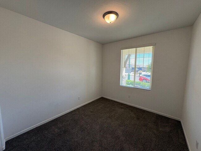 Building Photo - 1620 W Porter Ave