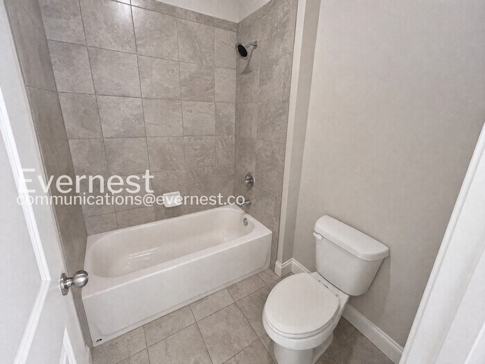Building Photo - 1643 Fairview Dr