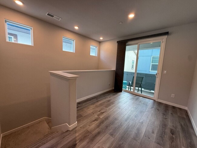 Building Photo - Pristine Condo in Monterey Village Gated Community