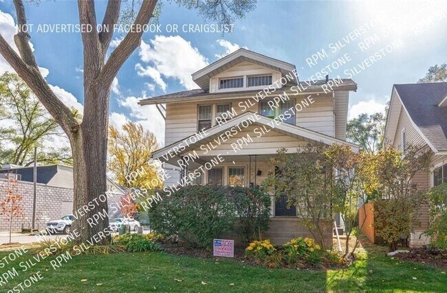 Building Photo - 203 Catalpa Dr